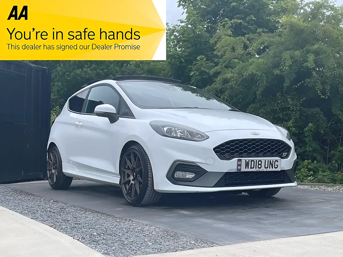Used 2018 Ford Fiesta ST-3 White - Front View