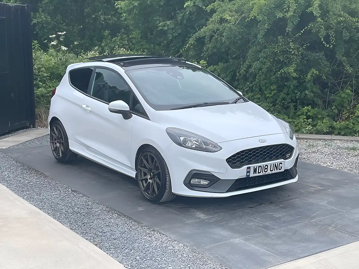 Used 2018 Ford Fiesta ST-3 White - Interior and Exterior details 14