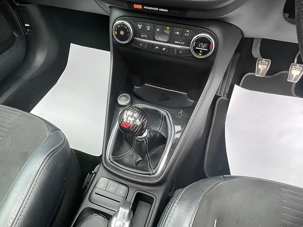 Used 2018 Ford Fiesta ST-3 White - Interior and Exterior details 15