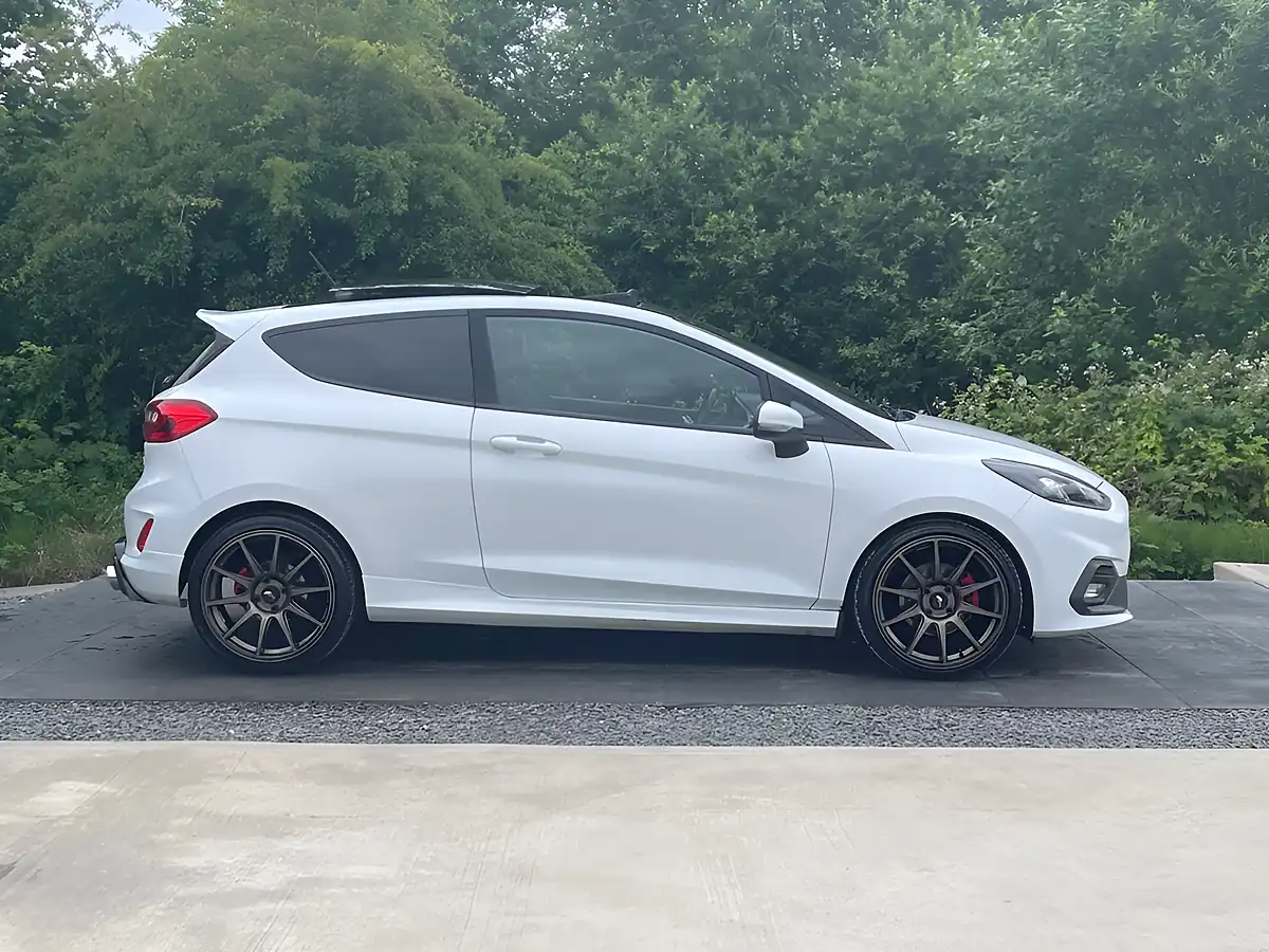 Used 2018 Ford Fiesta ST-3 White - Interior and Exterior details 3