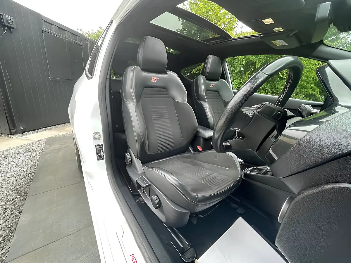Used 2018 Ford Fiesta ST-3 White - Interior and Exterior details 4