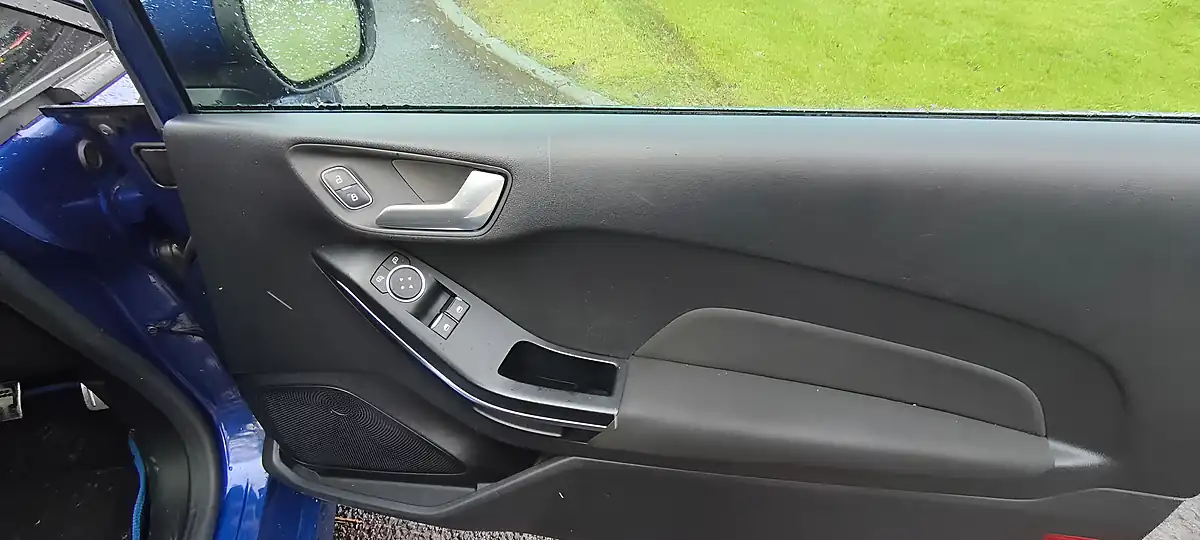 Used 2018 Ford Fiesta ST-Line Blue - Interior and Exterior details 10