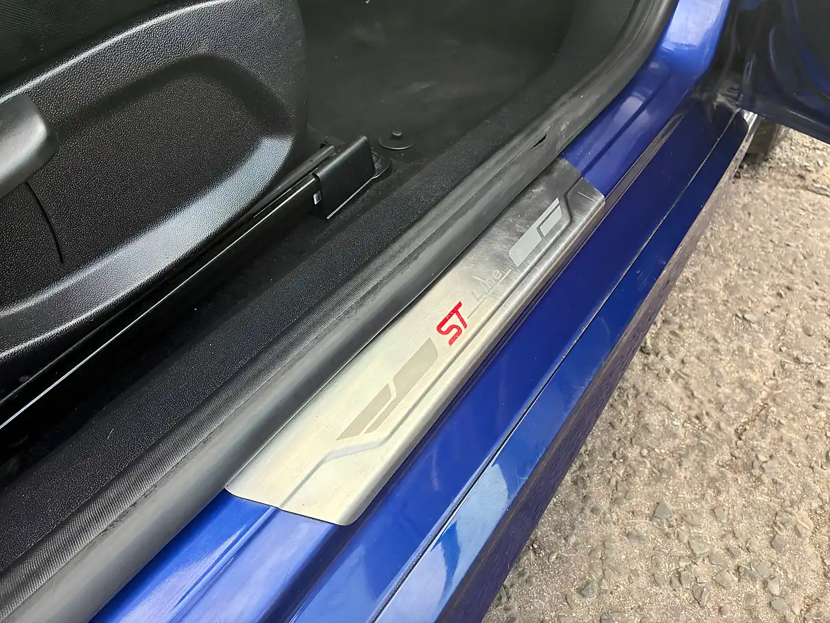 Used 2018 Ford Fiesta ST-Line Blue - Interior and Exterior details 15