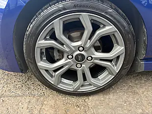 Used 2018 Ford Fiesta ST-Line Blue - Interior and Exterior details 18