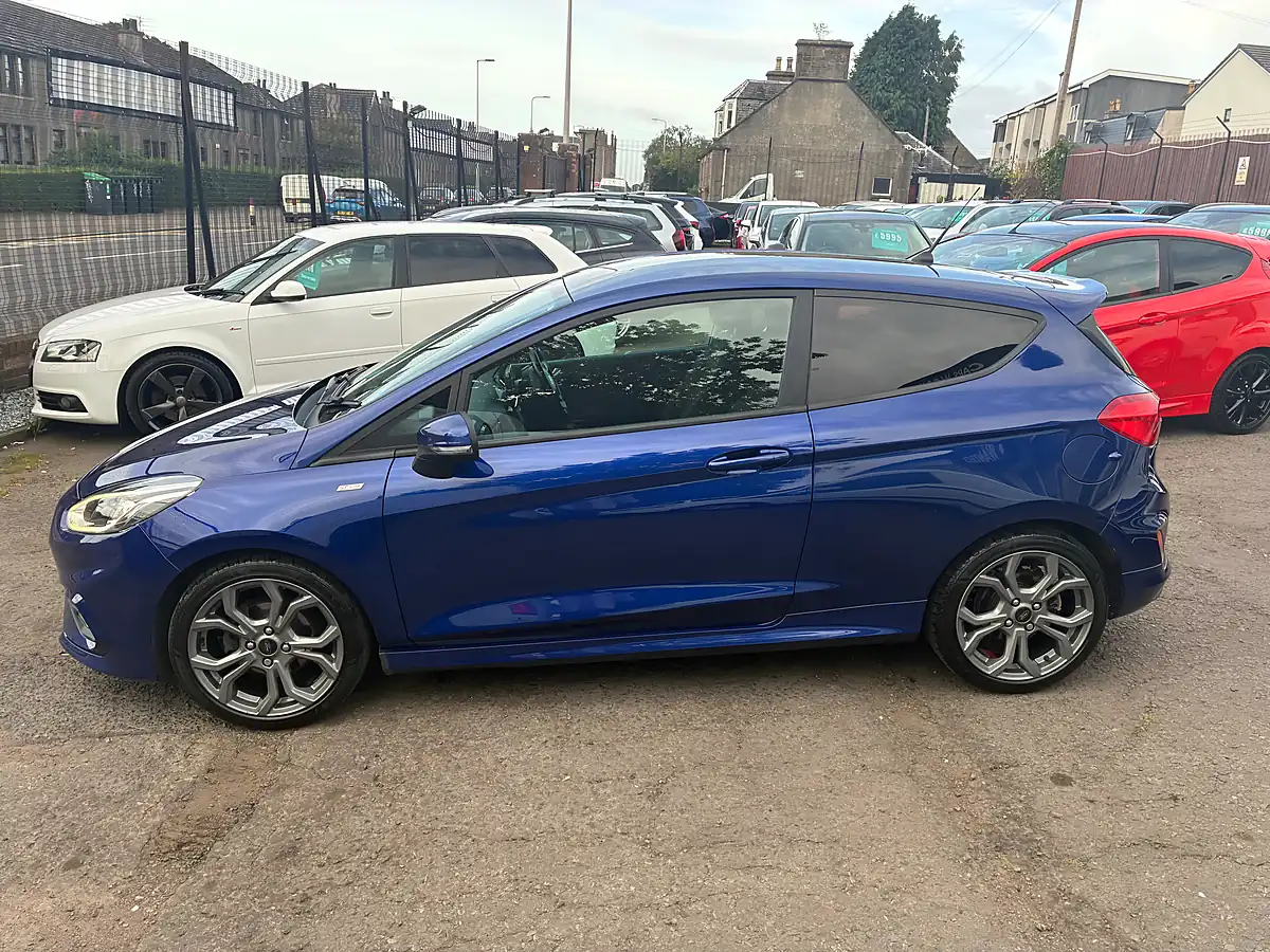 Used 2018 Ford Fiesta ST-Line Blue - Interior and Exterior details 6