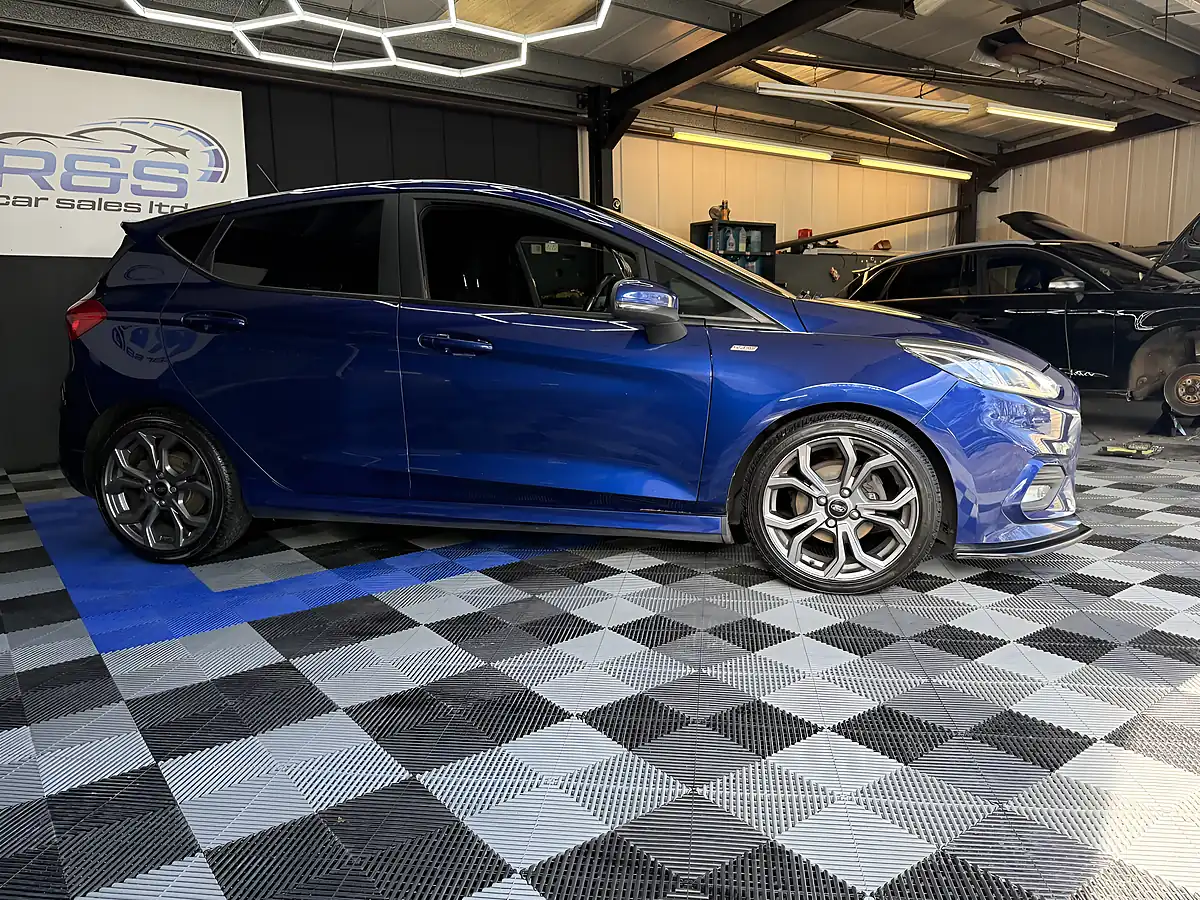 Used 2018 Ford Fiesta ST-Line Blue - Interior and Exterior details 16