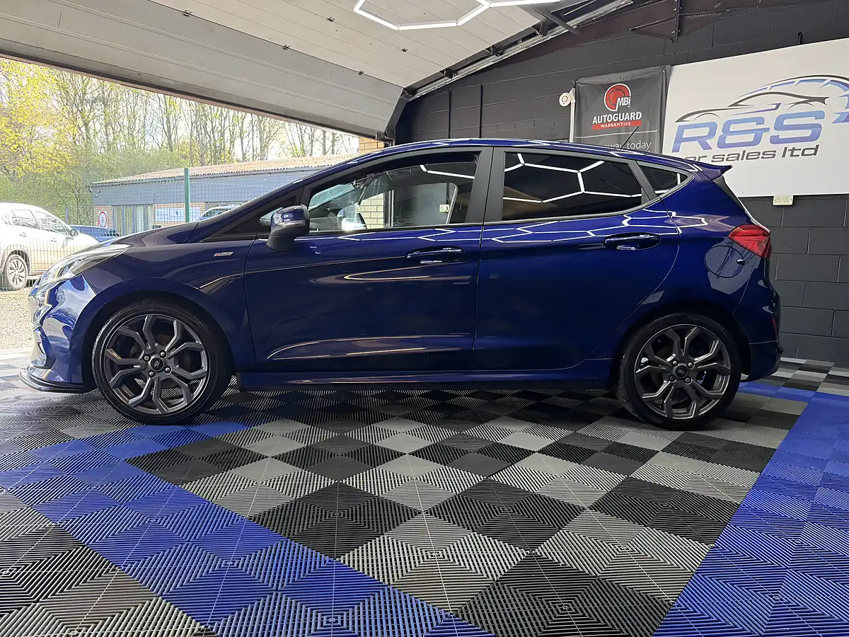 Used 2018 Ford Fiesta ST-Line Blue - Interior and Exterior details 5