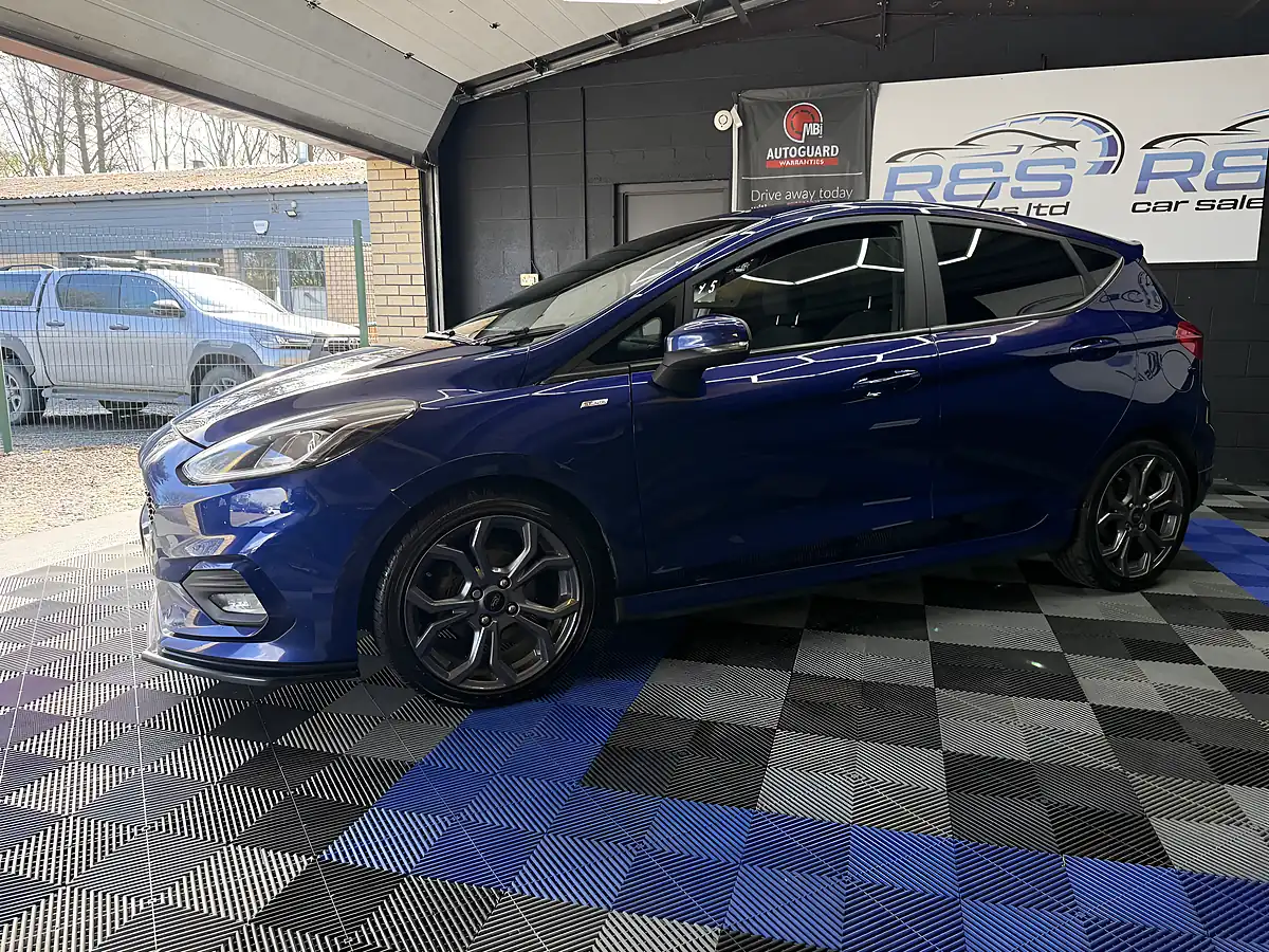 Used 2018 Ford Fiesta ST-Line Blue - Interior and Exterior details 7