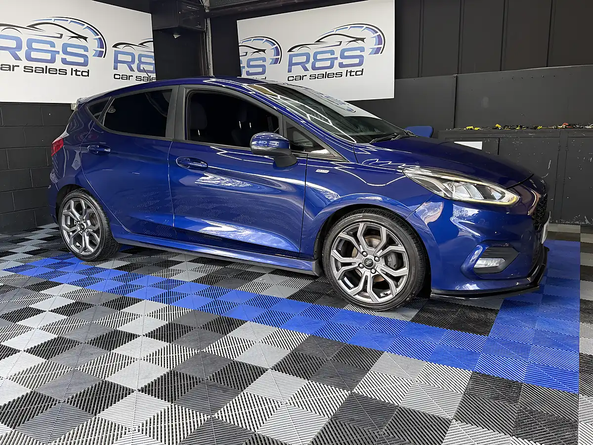 Used 2018 Ford Fiesta ST-Line Blue - Interior and Exterior details 8