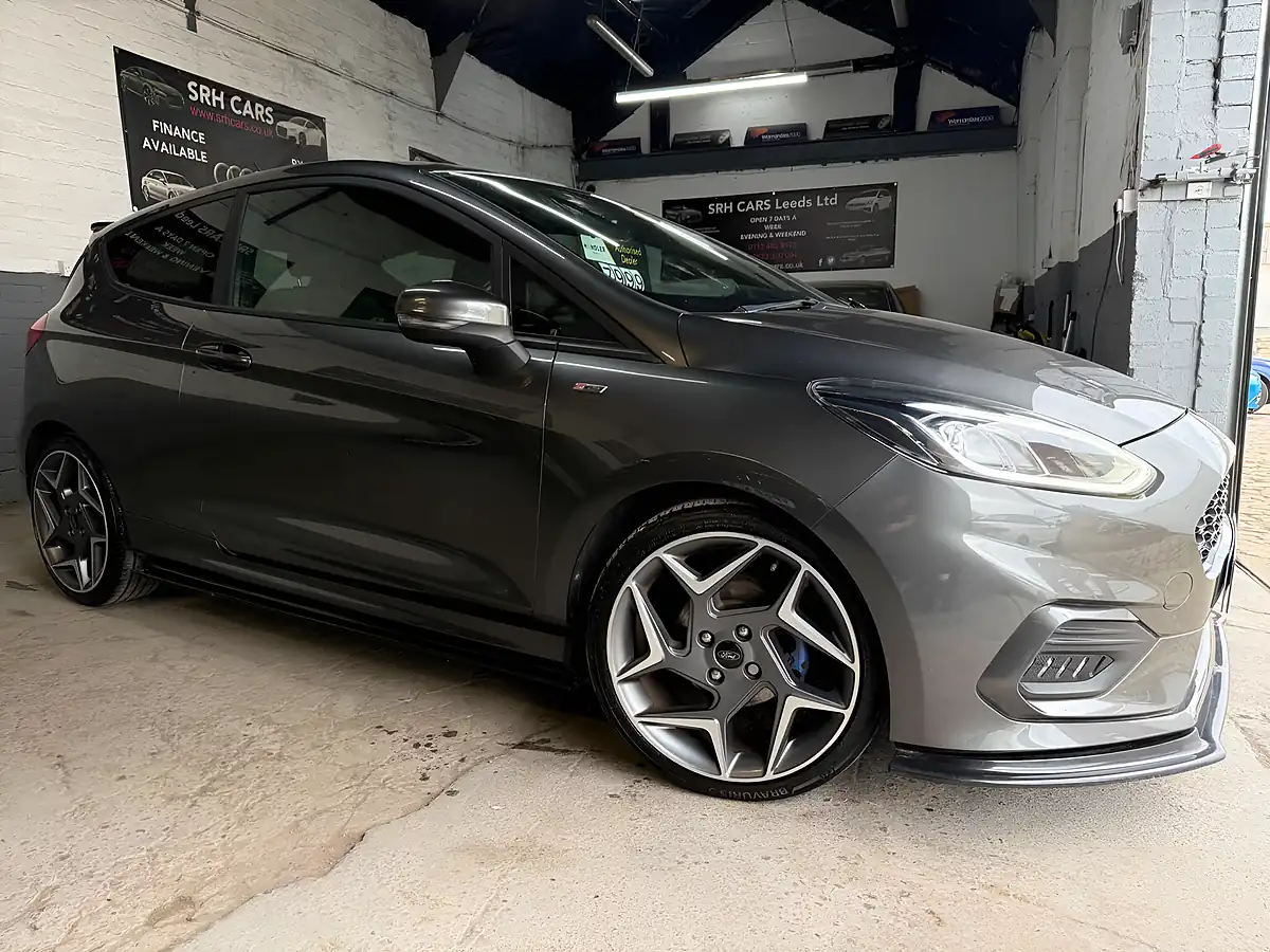 Used 2018 Ford Fiesta ST-Line Grey - Interior and Exterior details 7