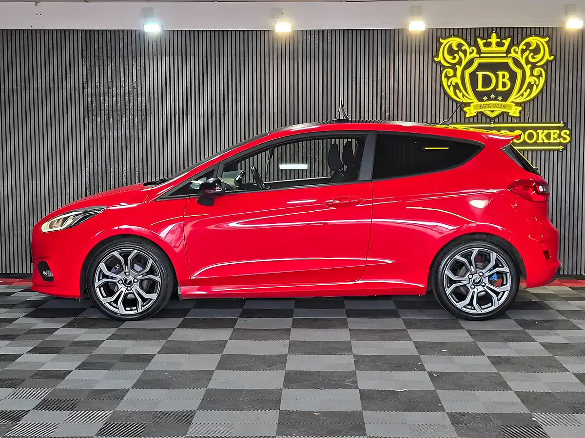 Used 2018 Ford Fiesta ST-Line Red - Interior and Exterior details 6