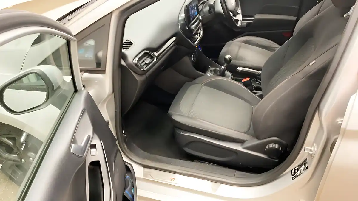 Used 2018 Ford Fiesta ST-Line Silver - Interior and Exterior details 10