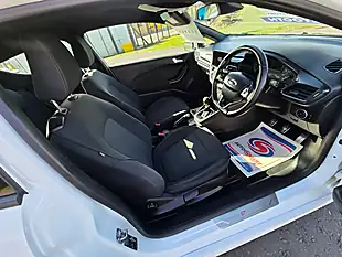 Used 2018 Ford Fiesta ST-Line White - Interior and Exterior details 9