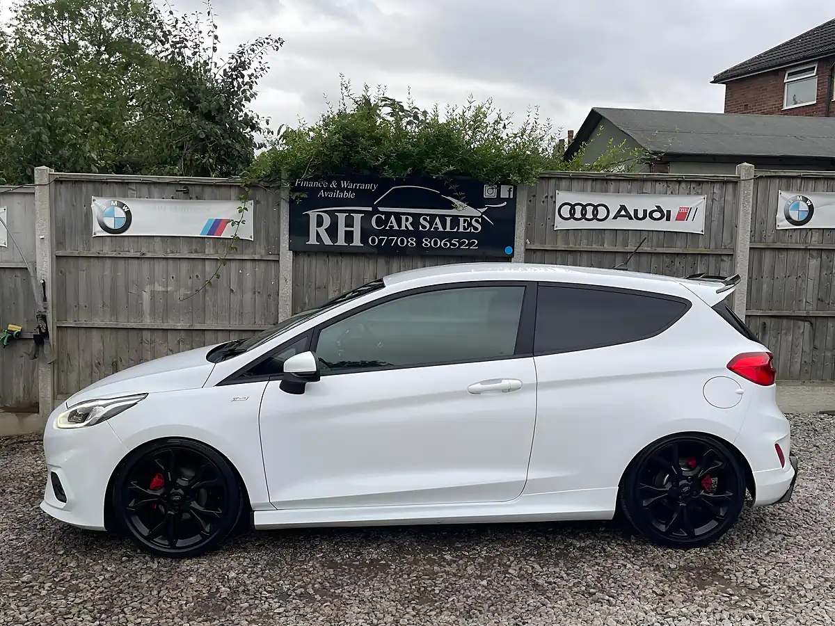 Used 2018 Ford Fiesta ST-Line White - Interior and Exterior details 10