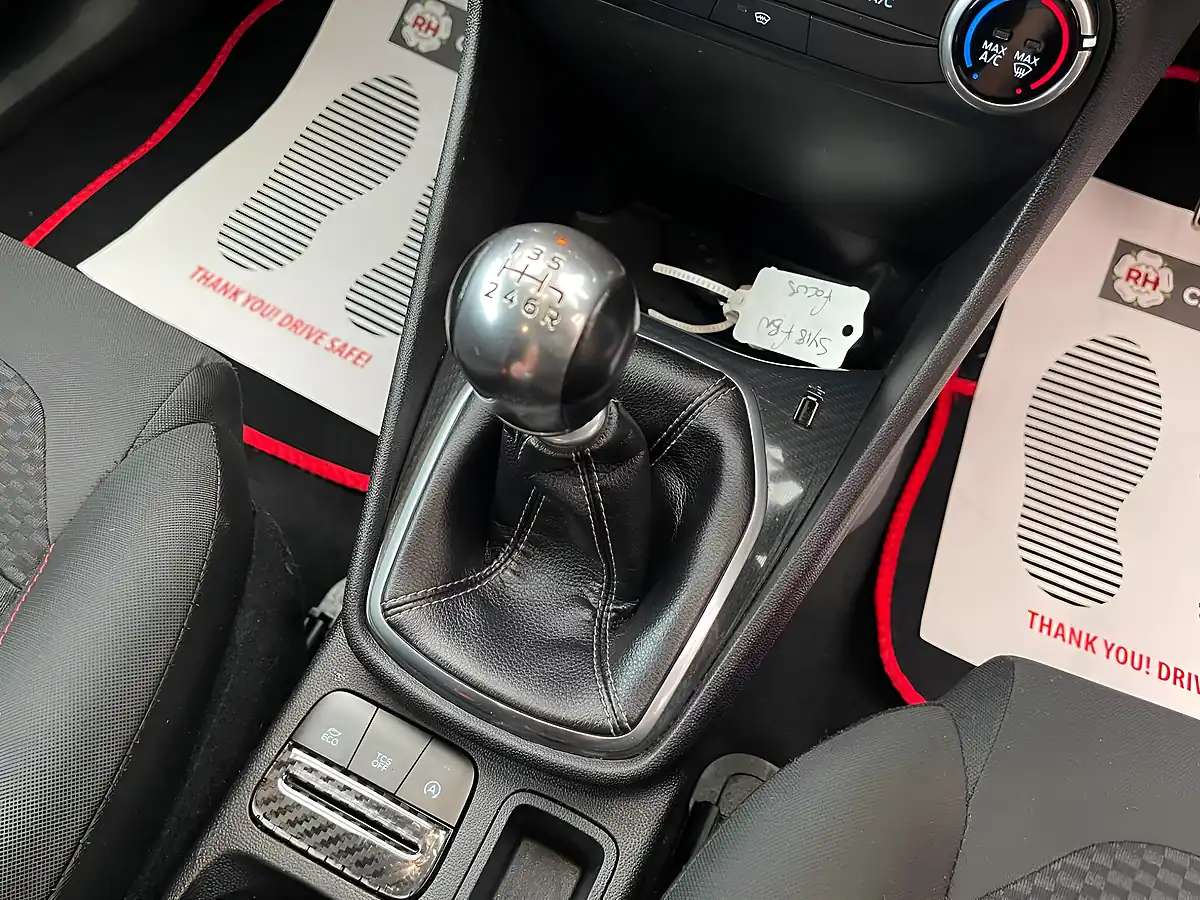 Used 2018 Ford Fiesta ST-Line White - Interior and Exterior details 16