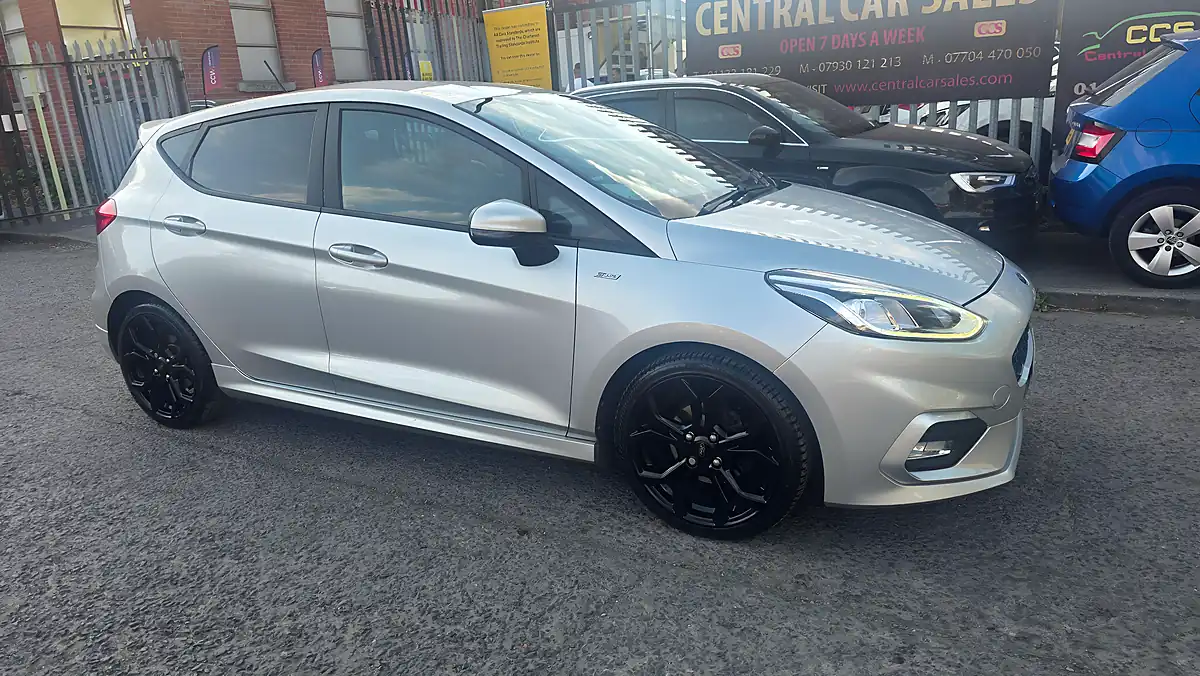 Used 2018 Ford Fiesta ST-Line X Silver - Front View