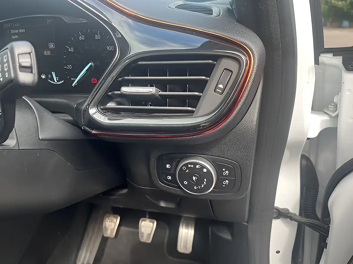 Used 2018 Ford Fiesta ST-Line X White - Interior and Exterior details 19
