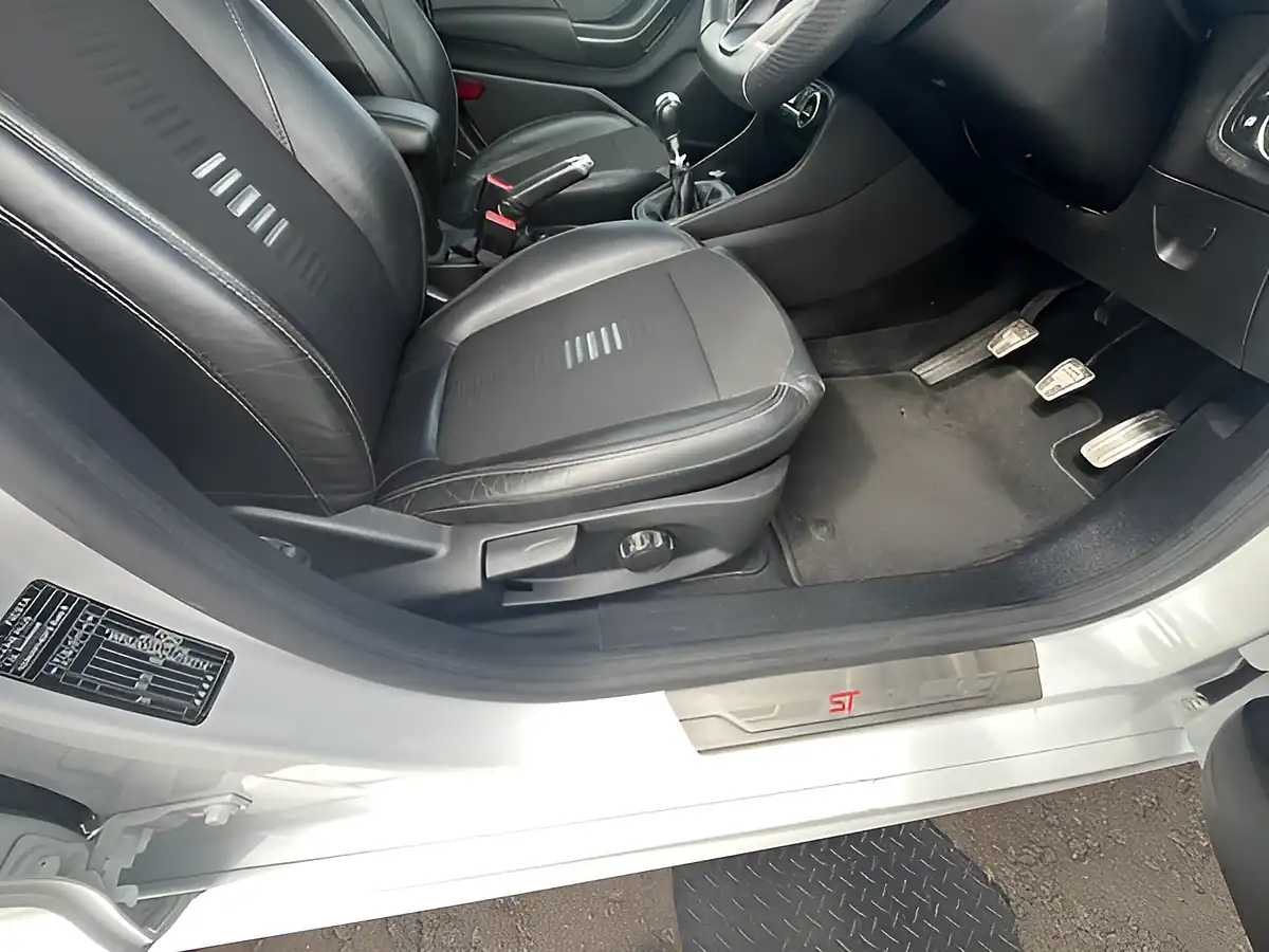 Used 2018 Ford Fiesta ST-Line X White - Interior and Exterior details 8