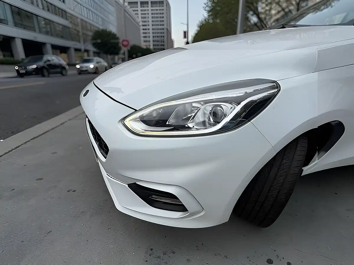Used 2018 Ford Fiesta ST-Line X White - Interior and Exterior details 8