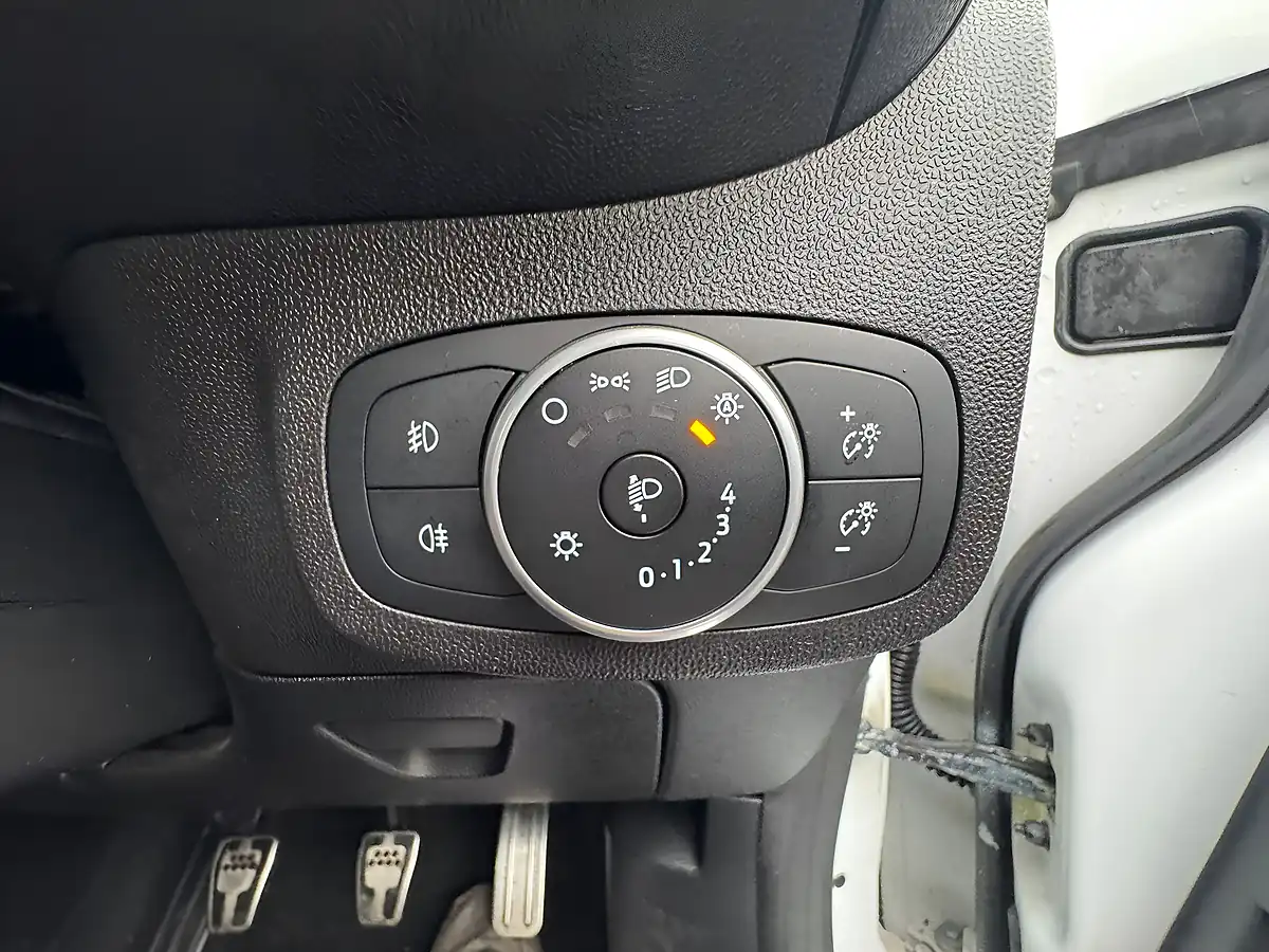 Used 2018 Ford Fiesta ST-Line X White - Interior and Exterior details 9