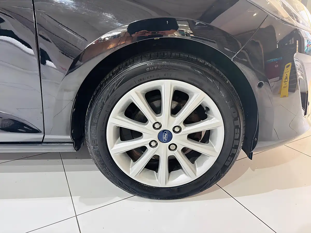 Used 2018 Ford Fiesta Titanium Black - Interior and Exterior details 8