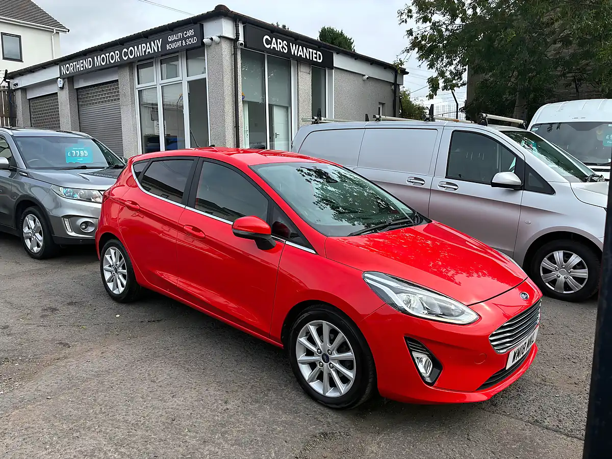 Used 2018 Ford Fiesta Titanium Red - Front View