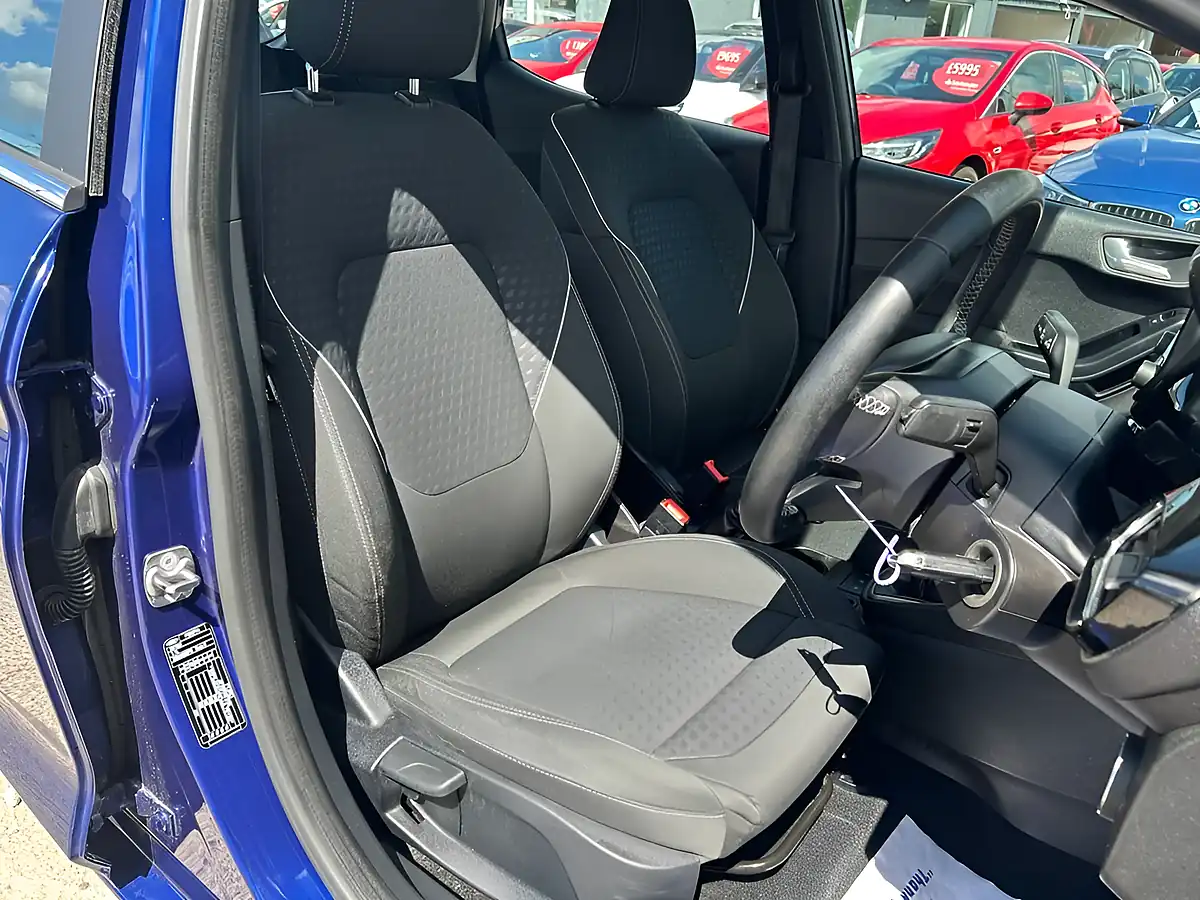 Used 2018 Ford Fiesta Zetec Blue - Interior and Exterior details 7
