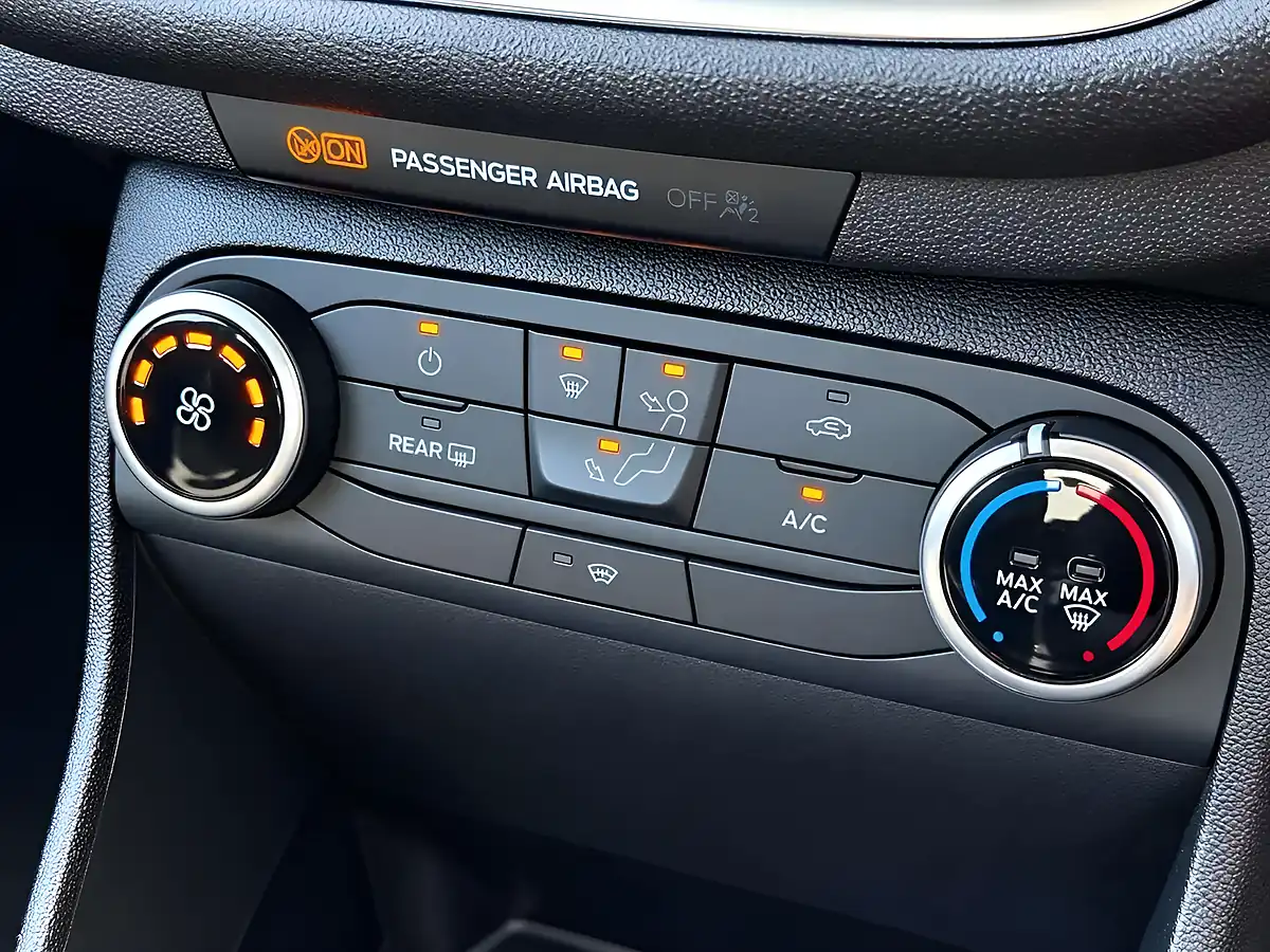 Used 2018 Ford Fiesta Zetec Blue - Interior and Exterior details 16