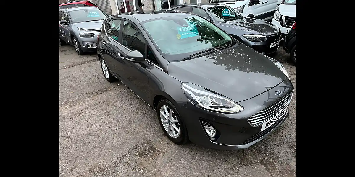 Used 2018 Ford Fiesta Zetec Grey - Front View