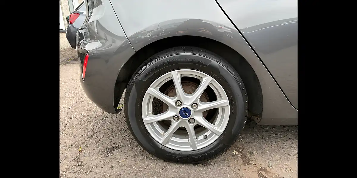 Used 2018 Ford Fiesta Zetec Grey - Interior and Exterior details 17