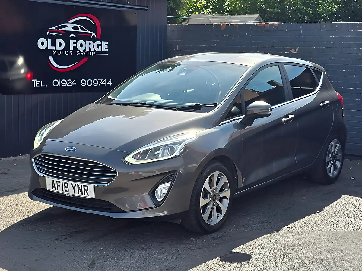 Used 2018 Ford Fiesta Zetec Grey - Front View