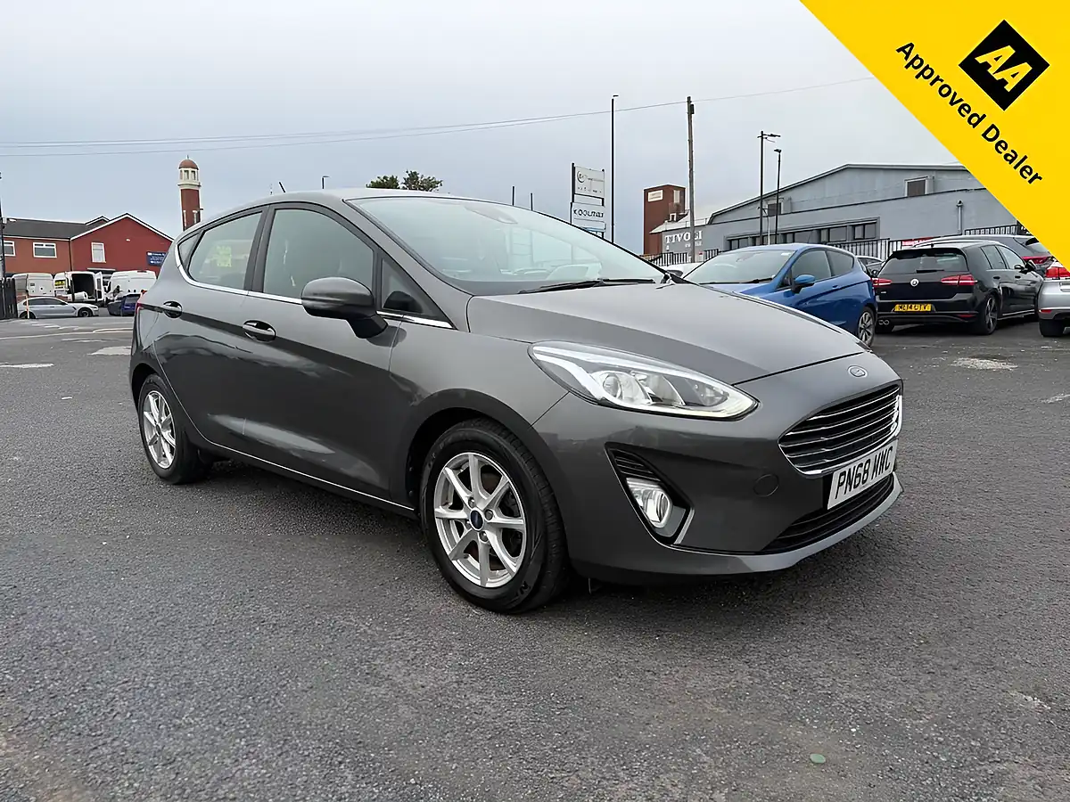 Used 2018 Ford Fiesta Zetec Grey - Front View