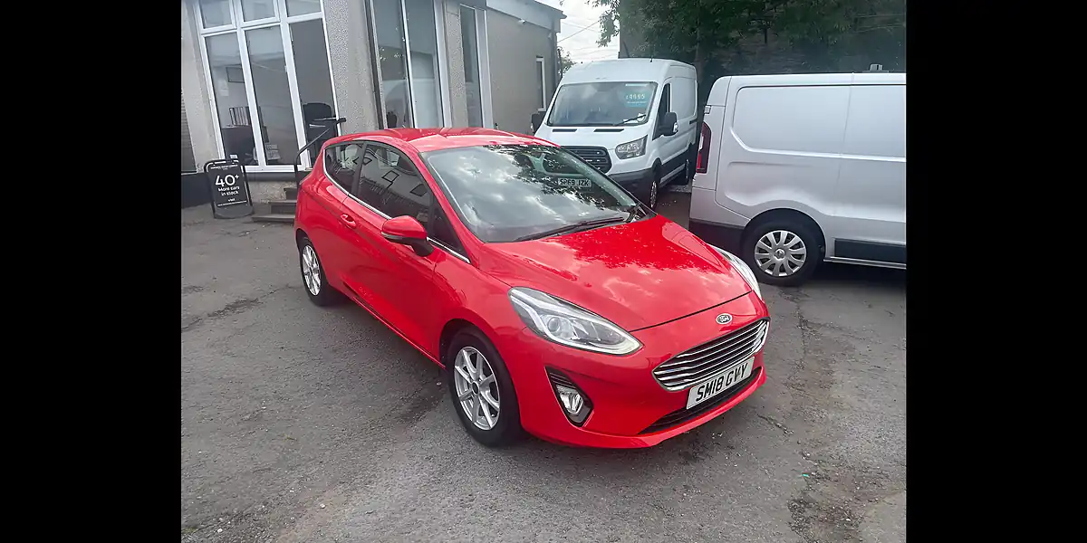 Used 2018 Ford Fiesta Zetec Red - Front View