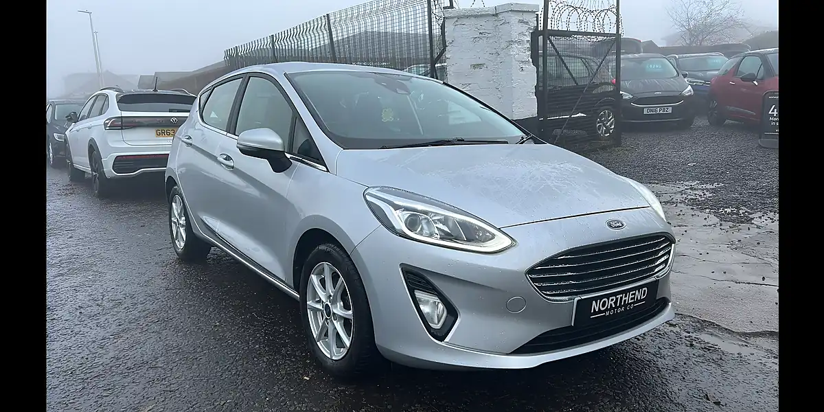 Used 2018 Ford Fiesta Zetec Silver - Front View