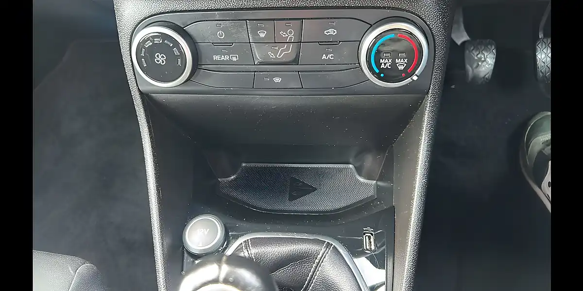 Used 2018 Ford Fiesta Zetec Silver - Interior and Exterior details 15