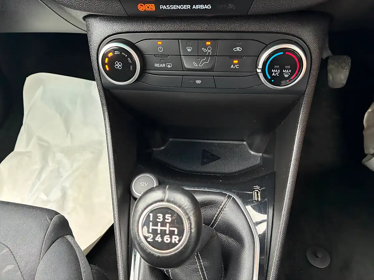 Used 2018 Ford Fiesta Zetec Silver - Interior and Exterior details 14