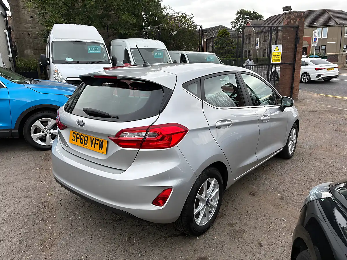 Used 2018 Ford Fiesta Zetec Silver - Interior and Exterior details 5