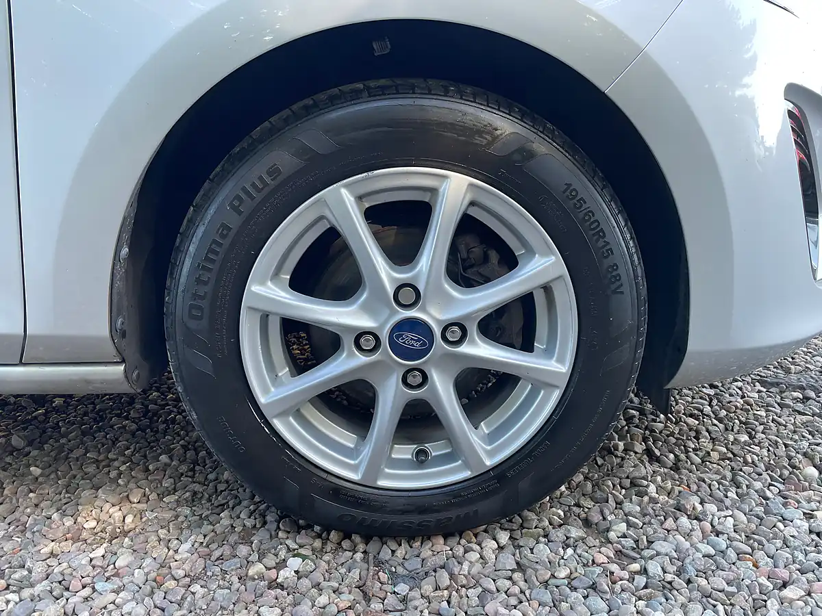 Used 2018 Ford Fiesta Zetec Silver - Interior and Exterior details 18