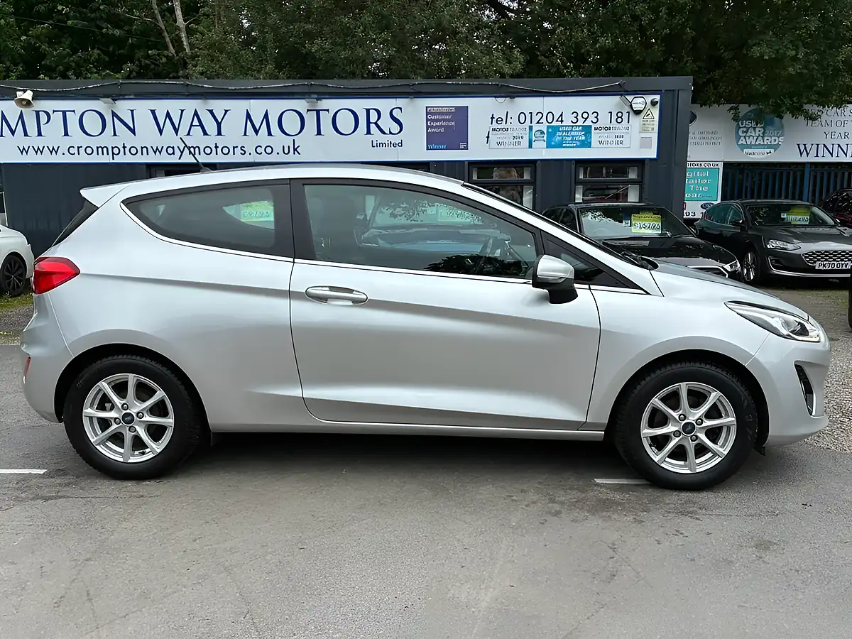 Used 2018 Ford Fiesta Zetec Silver - Interior and Exterior details 6