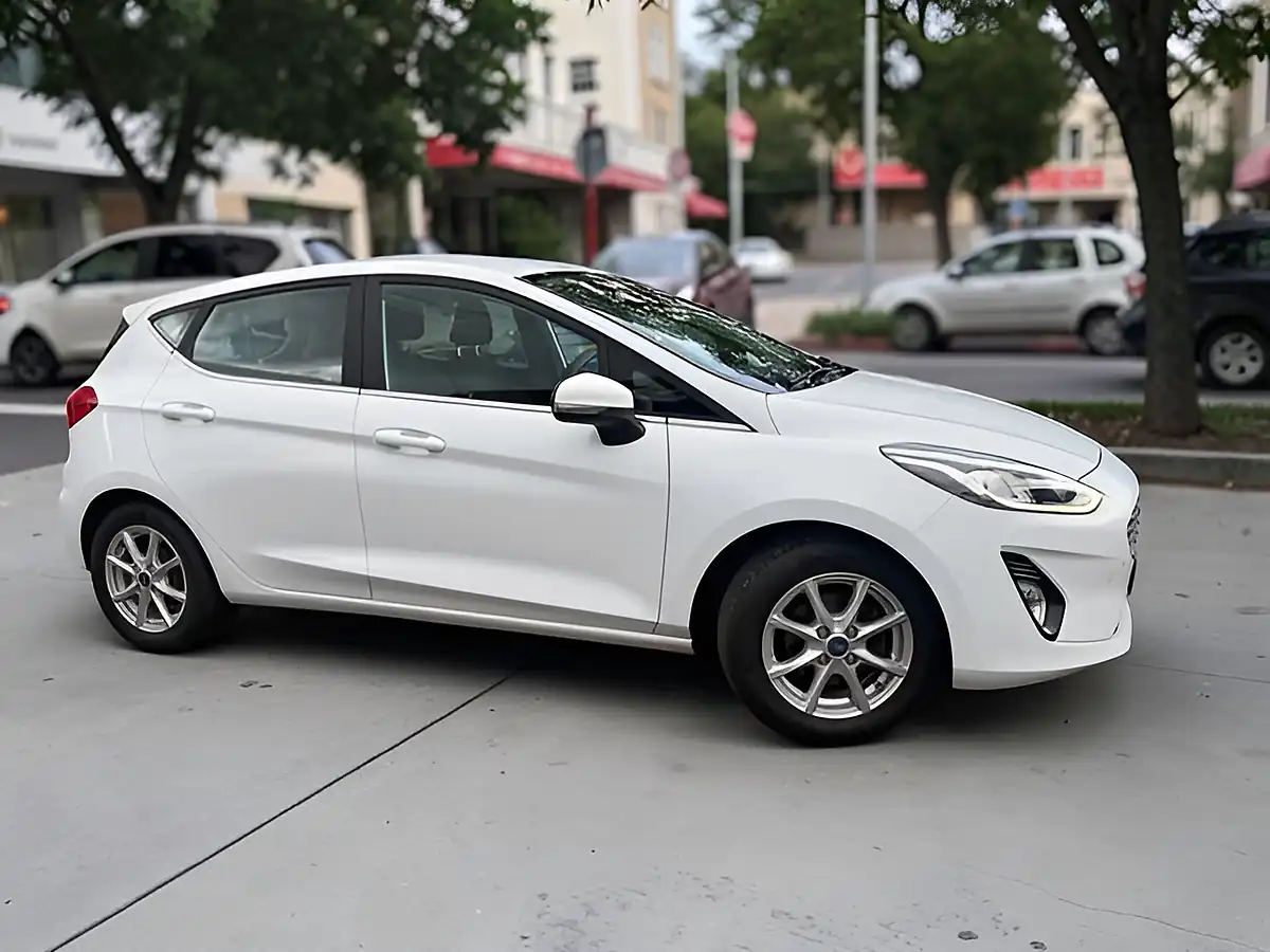 Used 2018 Ford Fiesta Zetec White - Front View