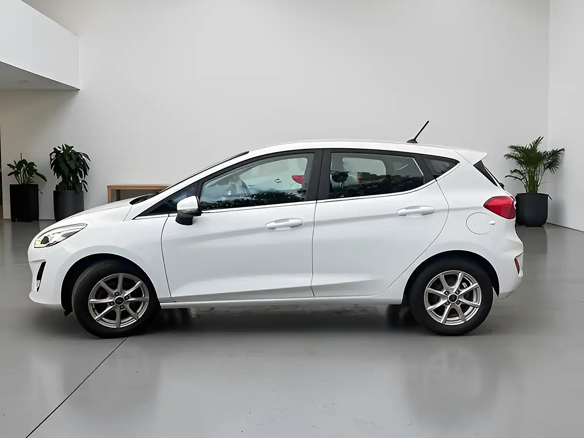 Used 2018 Ford Fiesta Zetec White - Interior and Exterior details 4