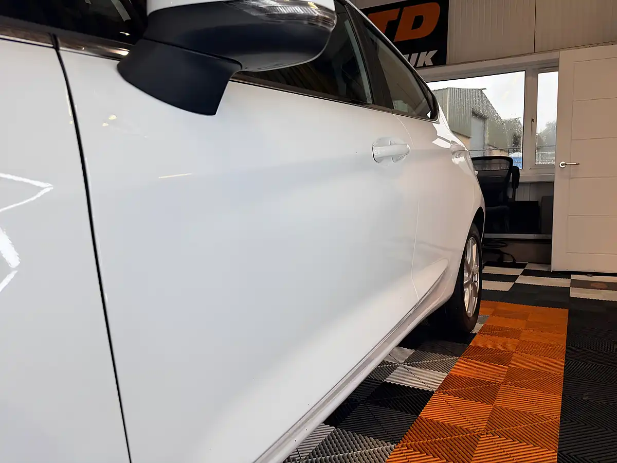 Used 2018 Ford Fiesta Zetec White - Interior and Exterior details 7