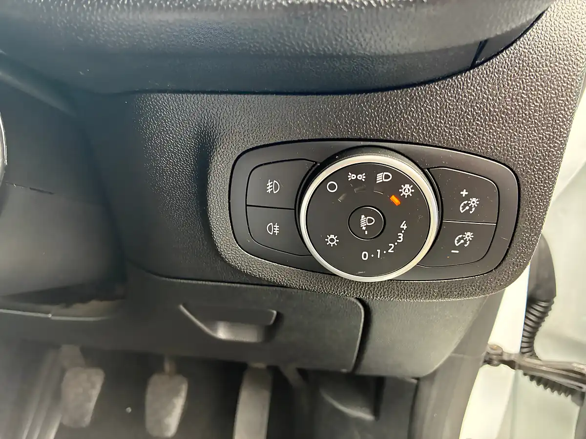 Used 2018 Ford Fiesta Zetec White - Interior and Exterior details 16