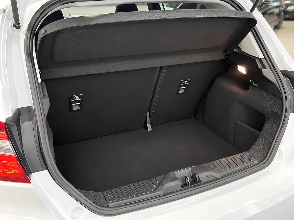 Used 2018 Ford Fiesta Zetec White - Interior and Exterior details 18