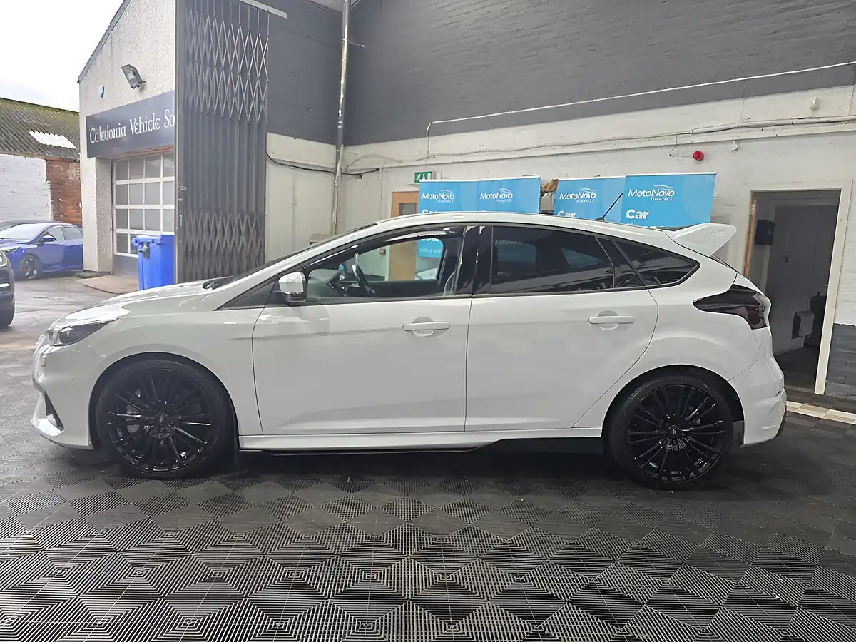 Used 2018 Ford Focus RS White - Interior and Exterior details 10