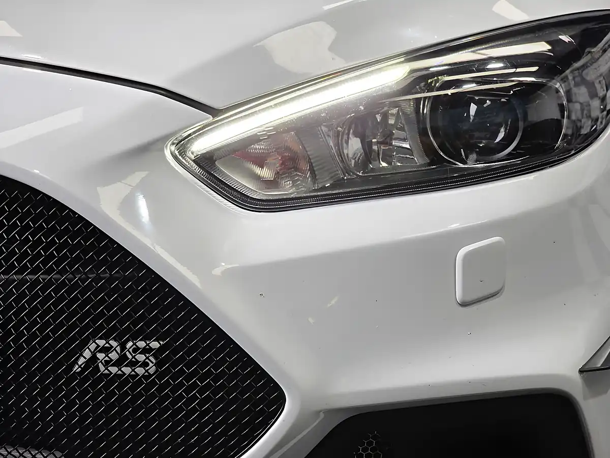Used 2018 Ford Focus RS White - Interior and Exterior details 13