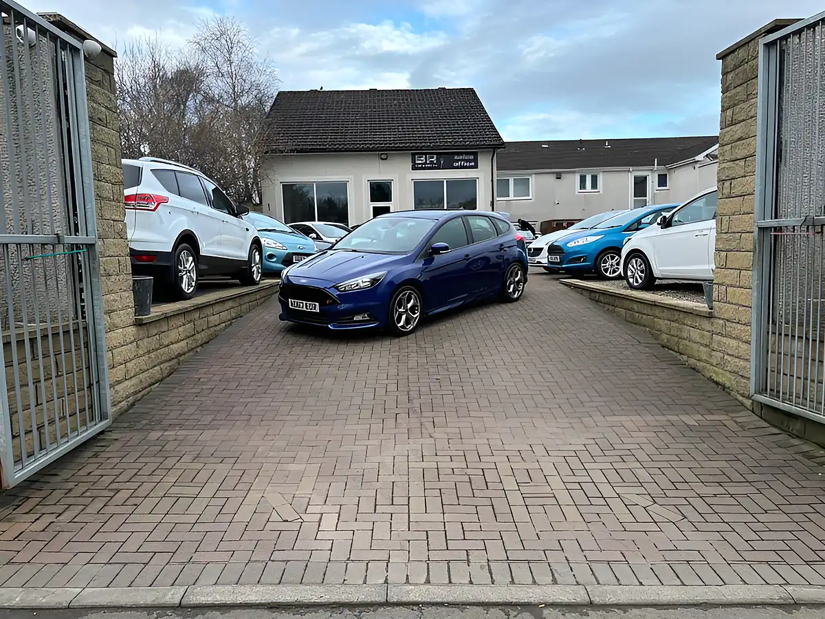Used 2018 Ford Focus ST-2 Blue - Interior and Exterior details 3