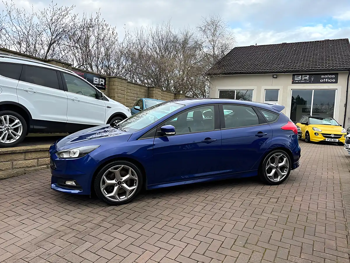 Used 2018 Ford Focus ST-2 Blue - Interior and Exterior details 5