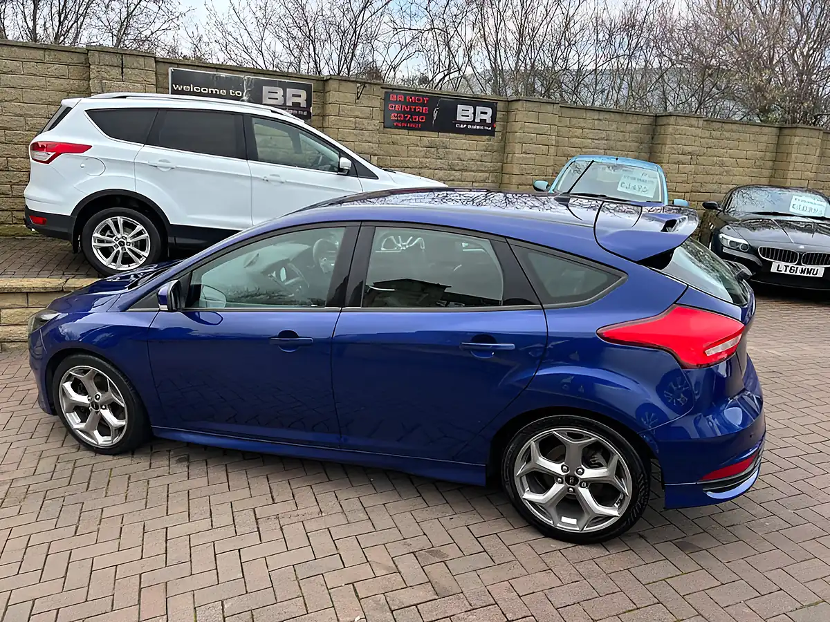 Used 2018 Ford Focus ST-2 Blue - Interior and Exterior details 7