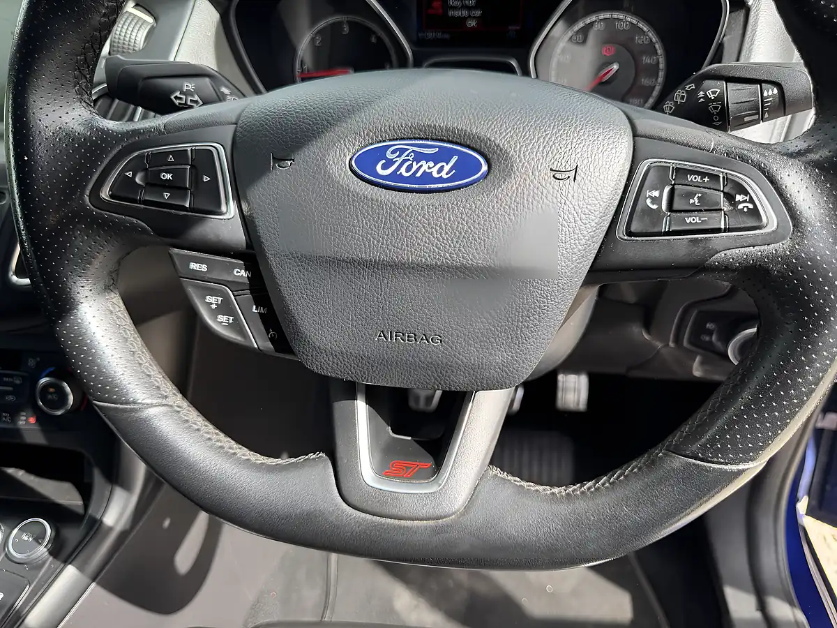 Used 2018 Ford Focus ST-3 Blue - Interior and Exterior details 15